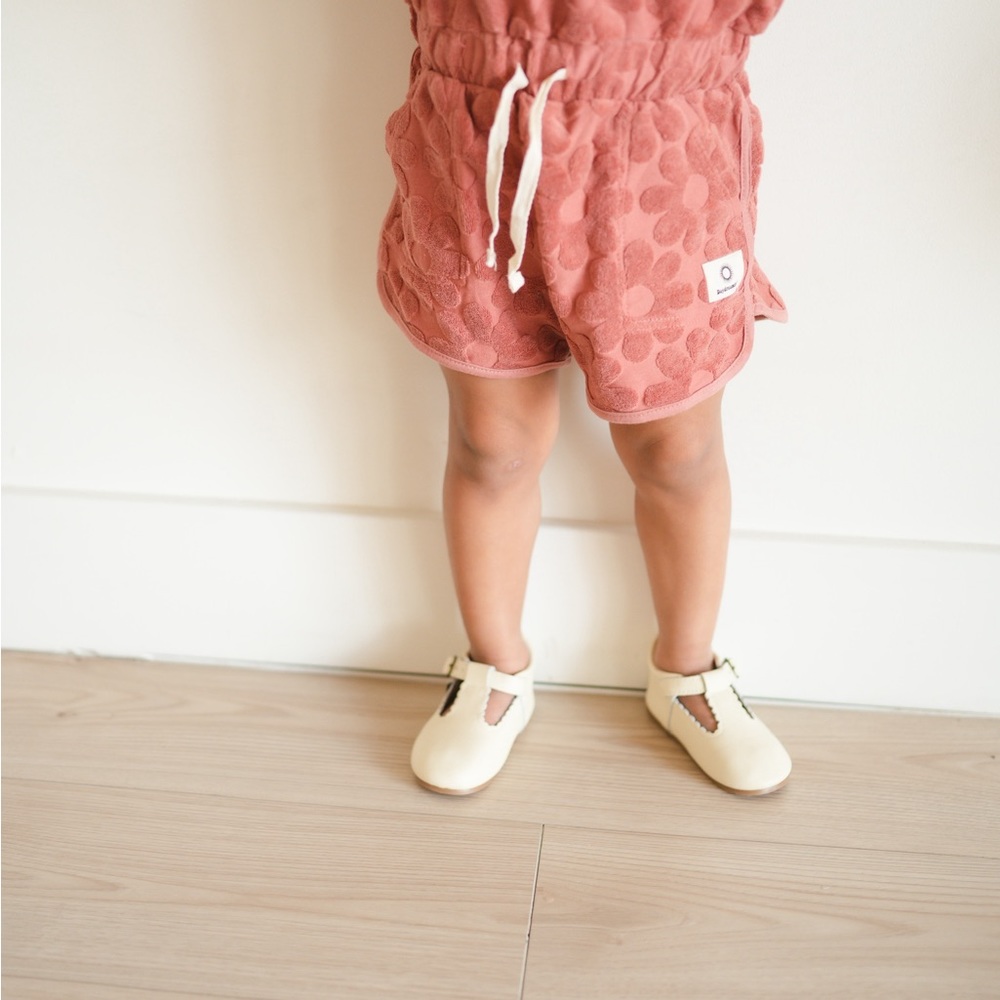 Riley T-Straps - Scalloped - Pale Yellow - Picture 13 of 15